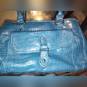 Small/med teal purse. Brand unknown.